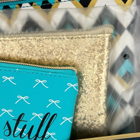 accessories set of three pouches travel “the good stuff “ - Picture 4 of 7